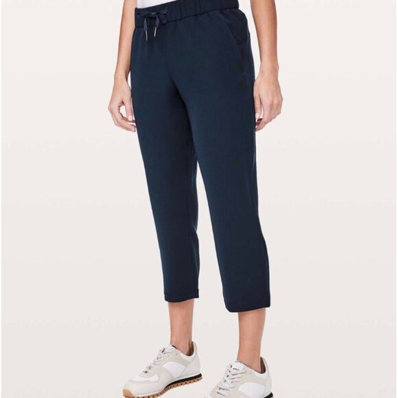 Lululemon Women’s On The Fly Cropped Drawstring Pants 23" | True Navy | Size 2 - Picture 2 of 15